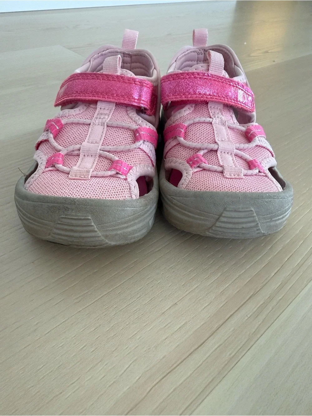 OshKosh B'gosh Light Pink and Hot Pink Closed-Toe Sandals